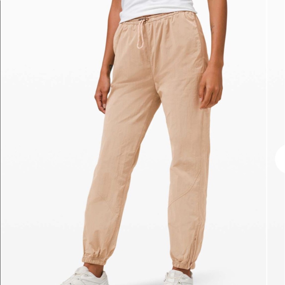 Lululemon Evergreen Track Pant Cafe Au Lait size 6